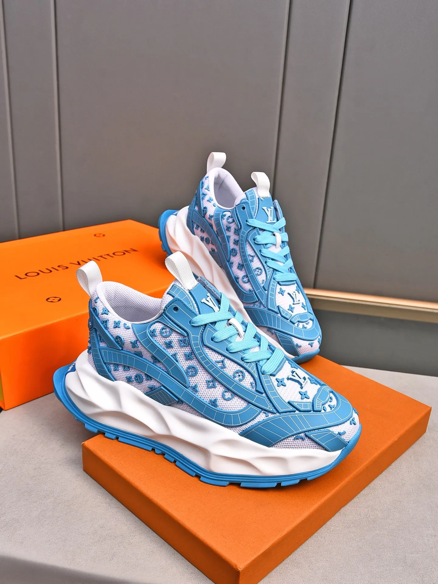 Men's shoes 💰580 📛📛【LOUIS VUITTON】Louis Vuitton 2024 new products👟Milan fashion catwalk style🇰🇾🇰🇾LV family logo, big-name style, a must-have for fashionistas⚠️Imported mesh with high-tech glue technology➕Cow leather➕Breathable mesh lining➕Genuine leather feet➕Special foam outsole👞Number 38-44 (45 46 custom-made)